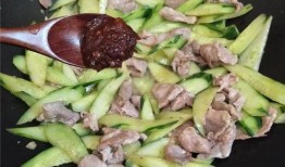 娱乐吃瓜酱送军队,传递正能量